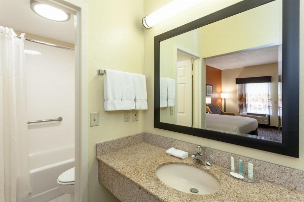 Clarion Inn Biltmore Village image 13