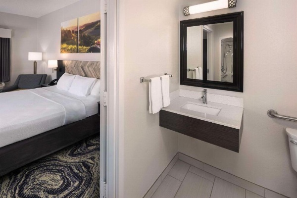 Clarion Inn Biltmore Village image 19