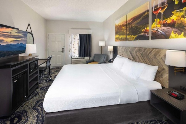 Clarion Inn Biltmore Village image 20