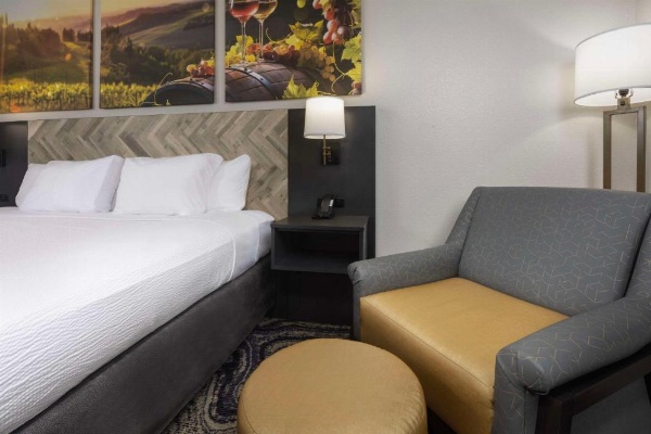 Clarion Inn Biltmore Village image 23