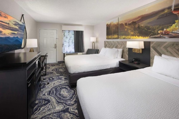 Clarion Inn Biltmore Village image 25