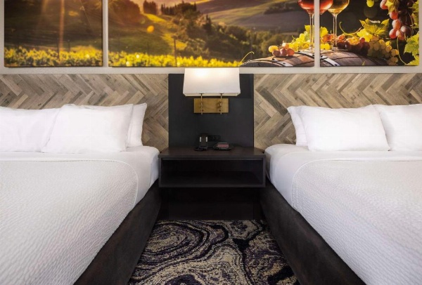 Clarion Inn Biltmore Village image 26