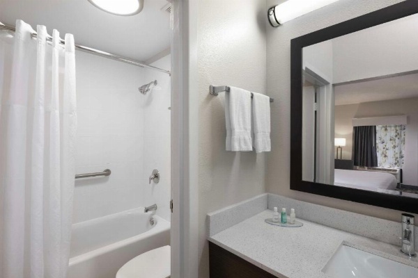 Clarion Inn Biltmore Village image 29